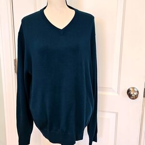 Bloomingdale's Blue V-Neck Sweater Classic Knit Relaxed‎ Fit
